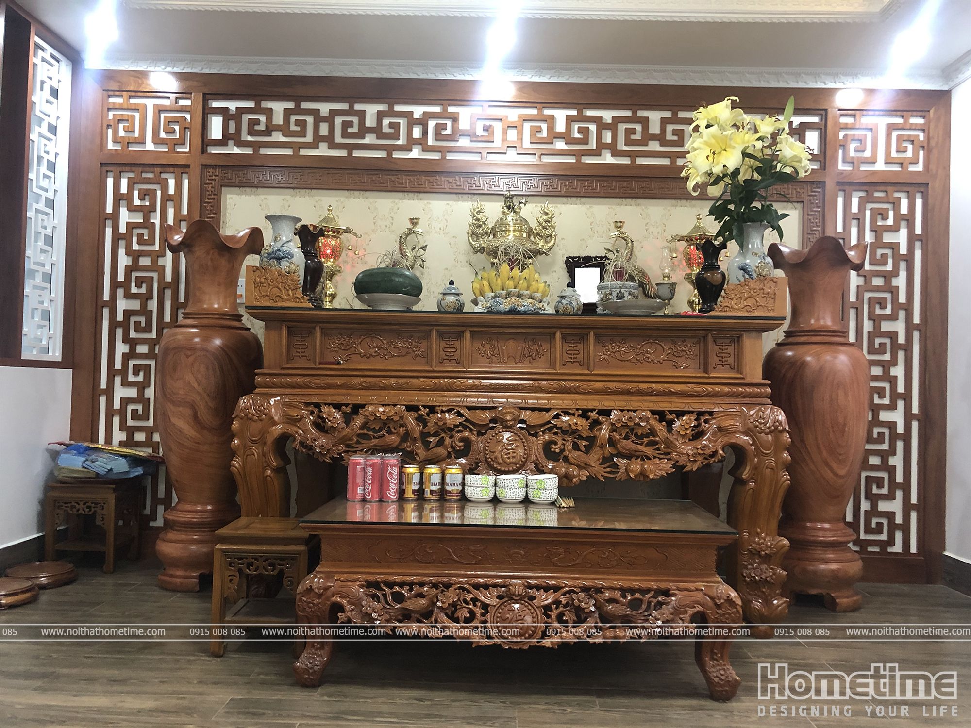 Bàn thờ uy nghiêm được chạm khắc tỉ mỉ