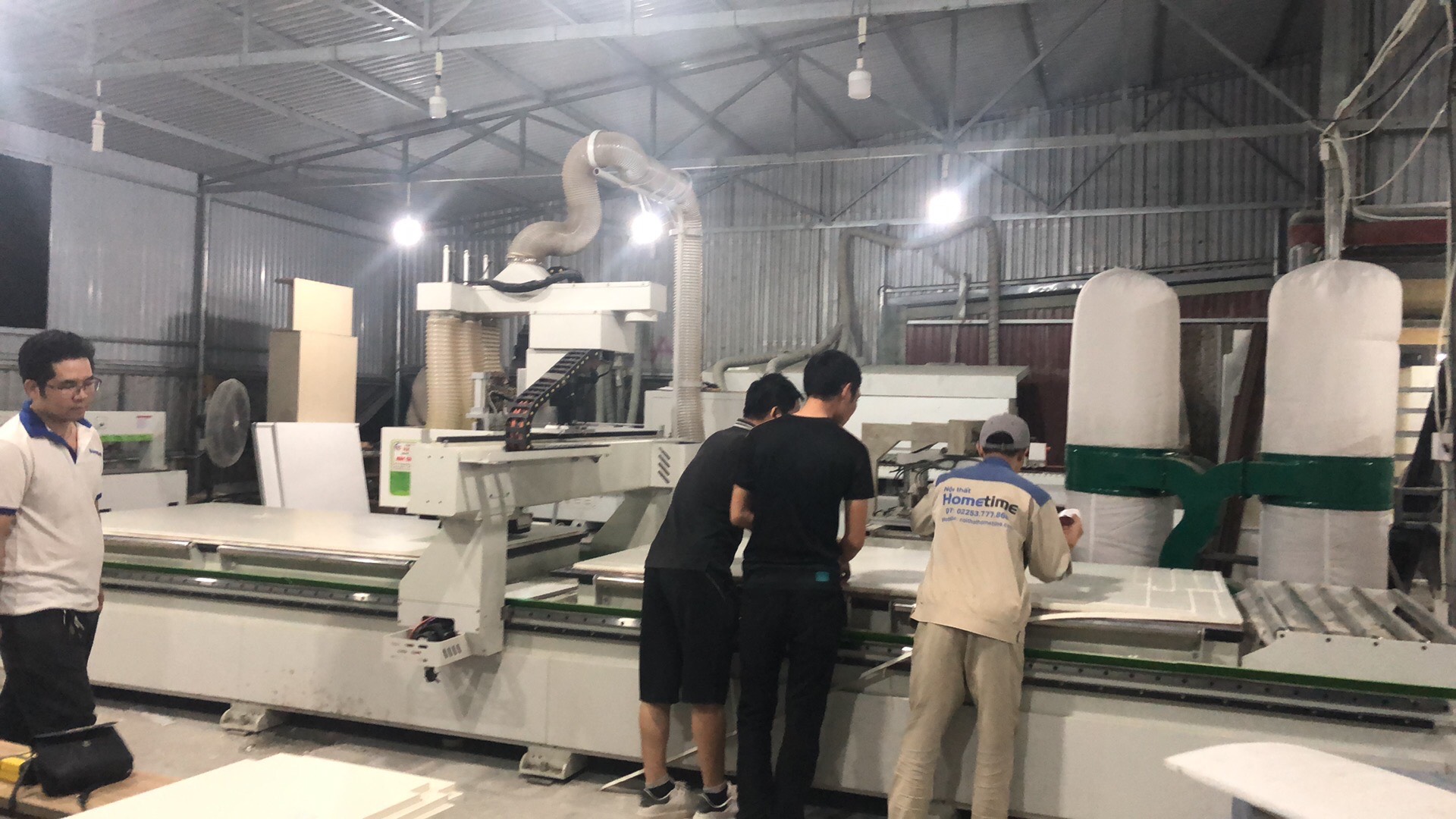 Quá trình hoạt động của máy CNC trung tâm tại Nội thất Hometime