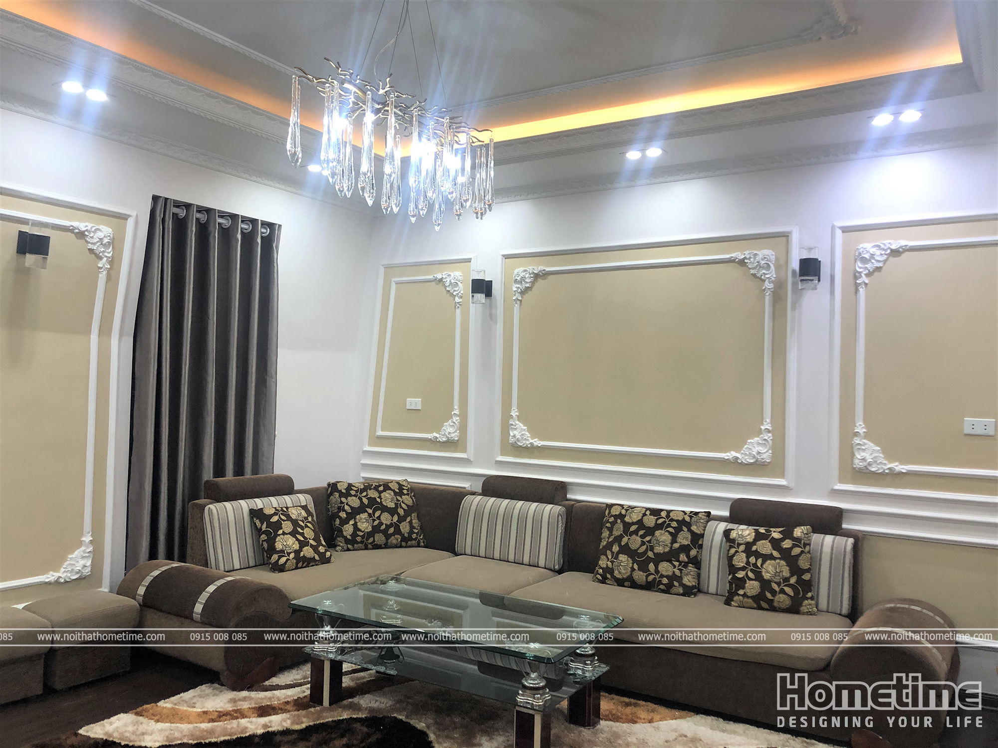 Sofa phòng hát với những nét hoa văn đơn giản mà độc đáo