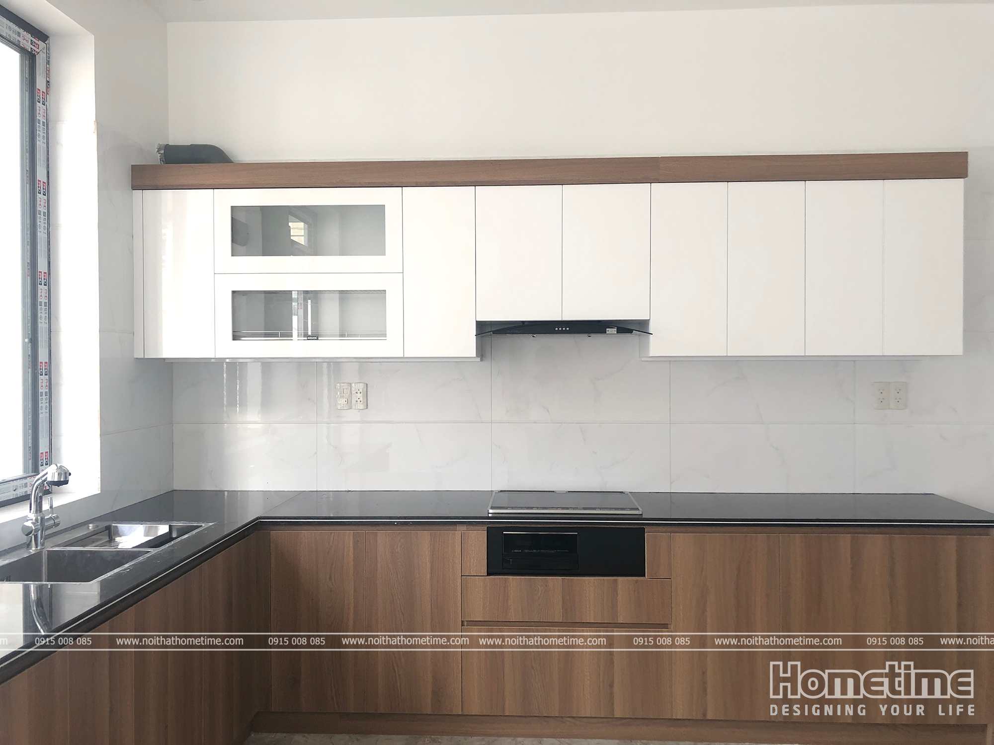 Màu sắc đơn giản gần gũi của bộ tủ bếp nhựa