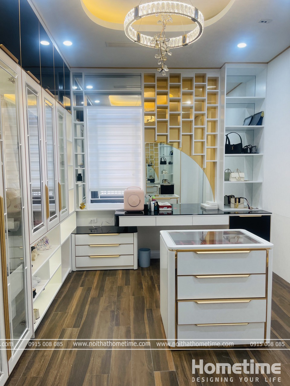 Hệ bàn trang điểm và tủ để trang sức